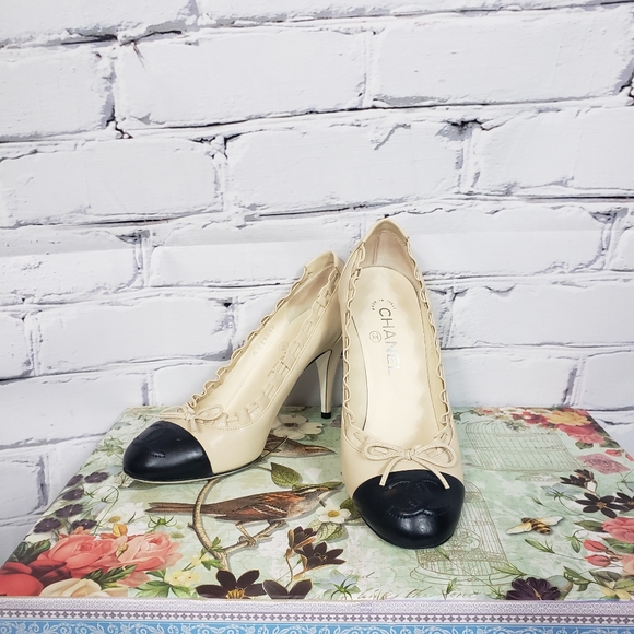 CHANEL Shoes - Chanel CC Captoe Ruffled Bow Pump